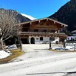 アパート In A Quiet Location Neukirchen am Großvenediger